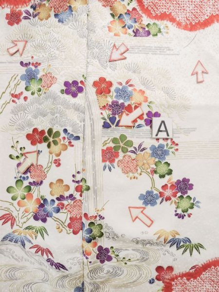 画像20: L0316E  振袖 女性用着物  シルク(正絹) シャイニーな  オフ ホワイト, 花 【中古】 【USED】 【リサイクル】 ★★★☆☆ (20)