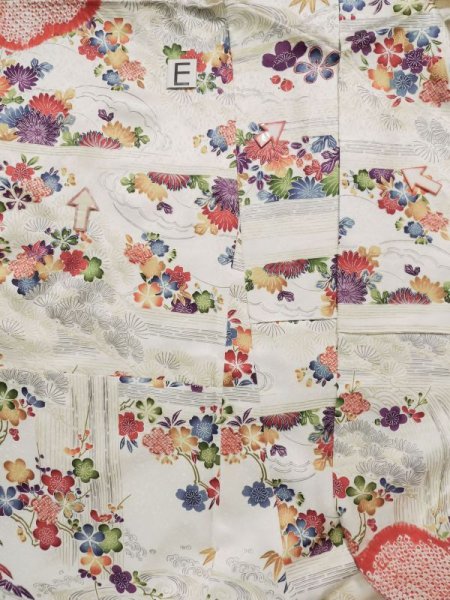 画像24: L0316E  振袖 女性用着物  シルク(正絹) シャイニーな  オフ ホワイト, 花 【中古】 【USED】 【リサイクル】 ★★★☆☆ (24)