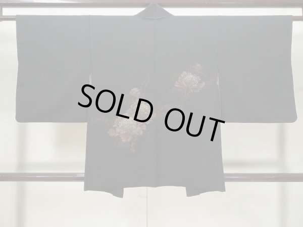 画像2: L0324K  羽織 女性用着物  シルク(正絹)   黒, 花 【中古】 【USED】 【リサイクル】 ★★★☆☆ (2)