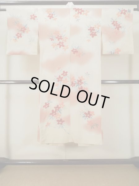 画像2: L0331C  襦袢 女性用着物 金紗縮緬 シルク(正絹) クリーミーな  ベージュ, 花 ダークな【中古】 【USED】 【リサイクル】 ★★☆☆☆ (2)