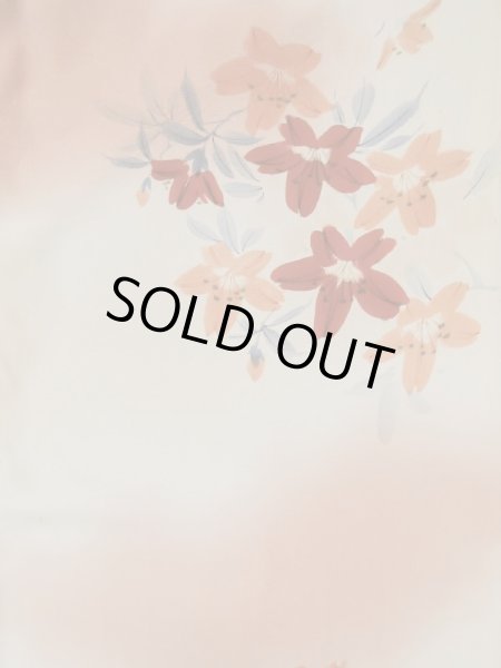 画像3: L0331C  襦袢 女性用着物 金紗縮緬 シルク(正絹) クリーミーな  ベージュ, 花 ダークな【中古】 【USED】 【リサイクル】 ★★☆☆☆ (3)