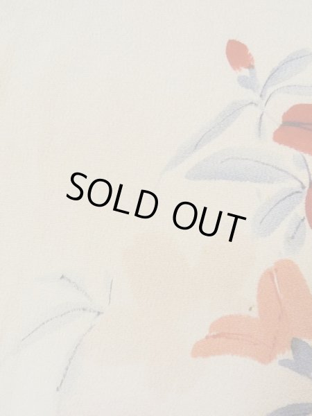 画像8: L0331C  襦袢 女性用着物 金紗縮緬 シルク(正絹) クリーミーな  ベージュ, 花 ダークな【中古】 【USED】 【リサイクル】 ★★☆☆☆ (8)