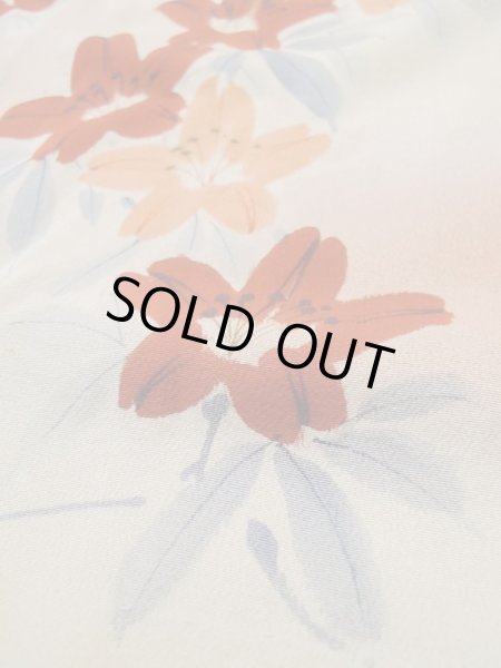 画像11: L0331C  襦袢 女性用着物 金紗縮緬 シルク(正絹) クリーミーな  ベージュ, 花 ダークな【中古】 【USED】 【リサイクル】 ★★☆☆☆ (11)