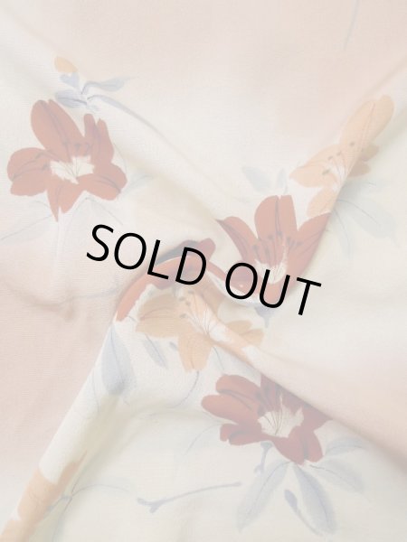 画像13: L0331C  襦袢 女性用着物 金紗縮緬 シルク(正絹) クリーミーな  ベージュ, 花 ダークな【中古】 【USED】 【リサイクル】 ★★☆☆☆ (13)