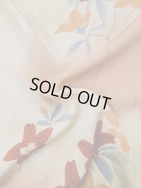 画像14: L0331C  襦袢 女性用着物 金紗縮緬 シルク(正絹) クリーミーな  ベージュ, 花 ダークな【中古】 【USED】 【リサイクル】 ★★☆☆☆ (14)