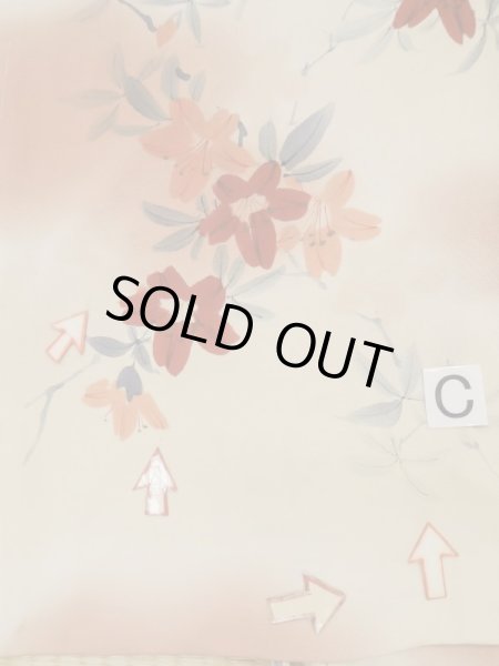 画像18: L0331C  襦袢 女性用着物 金紗縮緬 シルク(正絹) クリーミーな  ベージュ, 花 ダークな【中古】 【USED】 【リサイクル】 ★★☆☆☆ (18)