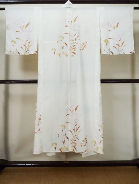 画像2: L0413O  襦袢 女性用着物  シルク(正絹)   オフ ホワイト, 花 【中古】 【USED】 【リサイクル】 ★★☆☆☆ (2)