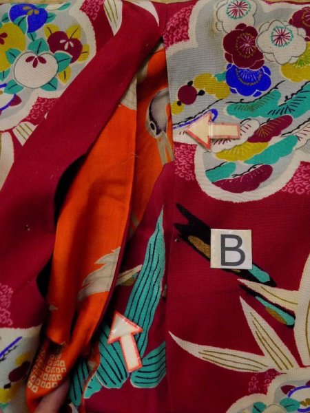 画像18: L0420R  羽織 女性用着物 ほつれ多数。 シルク(正絹) 淡い  赤, 梅 【中古】 【USED】 【リサイクル】 ★☆☆☆☆ (18)