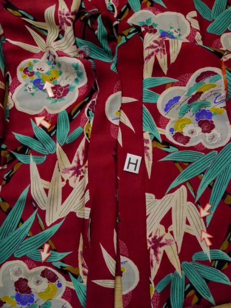 画像24: L0420R  羽織 女性用着物 ほつれ多数。 シルク(正絹) 淡い  赤, 梅 【中古】 【USED】 【リサイクル】 ★☆☆☆☆ (24)