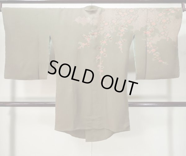 画像2: L0421Q Mint  道行 女性用着物  シルク(正絹) クリーミーな グレイッシュ オリーブ, 菊 【中古】 【USED】 【リサイクル】 ★★★★★ (2)