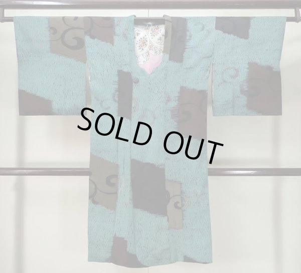 画像1: L0421T  道行 女性用着物 他ダメージ シルク（正絹） クリーミーな シャーベット グレー（灰色）, 唐草 【中古】 【USED】 【リサイクル】 ★☆☆☆☆ (1)