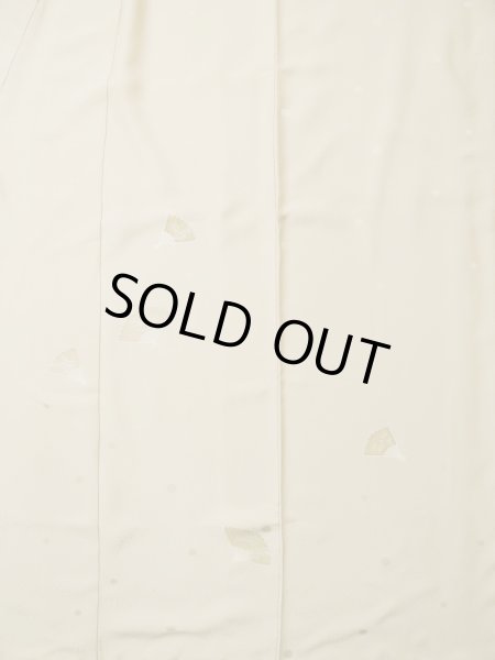 画像3: L0426G  付下げ 女性用着物  シルク(正絹) グレイッシュ  アイボリー, 梅 【中古】 【USED】 【リサイクル】 ★★★☆☆ (3)