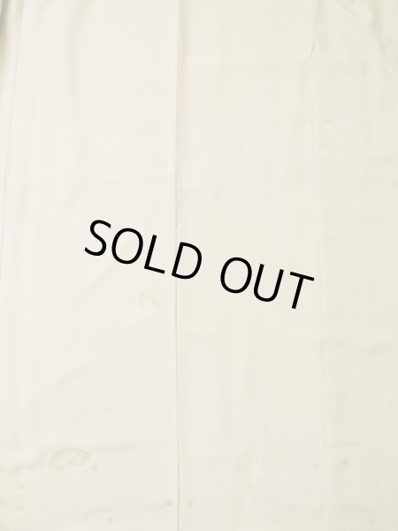 画像4: L0426G  付下げ 女性用着物  シルク(正絹) グレイッシュ  アイボリー, 梅 【中古】 【USED】 【リサイクル】 ★★★☆☆ (4)