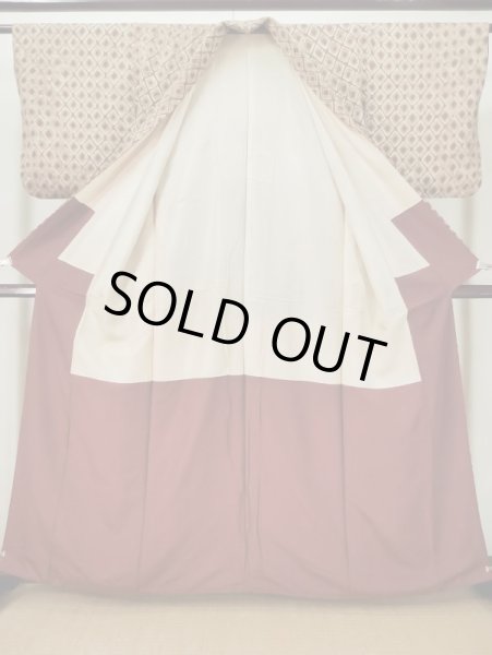 画像2: L0426L  小紋 女性用着物  シルク（正絹） ペール 赤み 茶色, 菱 【中古】 【USED】 【リサイクル】 ★★★☆☆ (2)