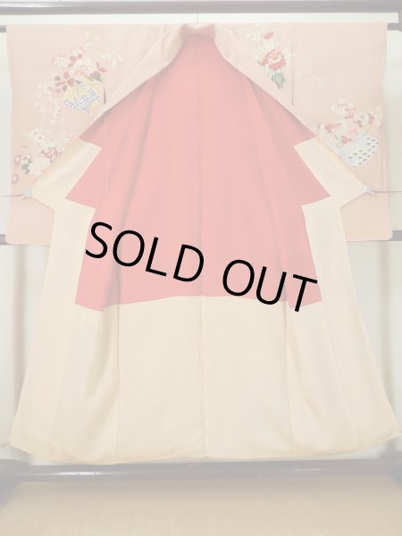 画像3: L0511E  L0511E 訪問着 女性用着物 巾着柄 シルク(正絹) 淡い 灰色がかった 珊瑚色, ぼたん 【中古】 【USED】 【リサイクル】 ★☆☆☆☆ (3)