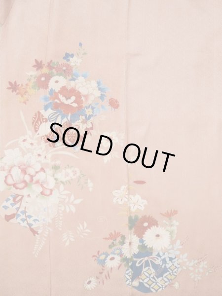 画像4: L0511E  L0511E 訪問着 女性用着物 巾着柄 シルク(正絹) 淡い 灰色がかった 珊瑚色, ぼたん 【中古】 【USED】 【リサイクル】 ★☆☆☆☆ (4)