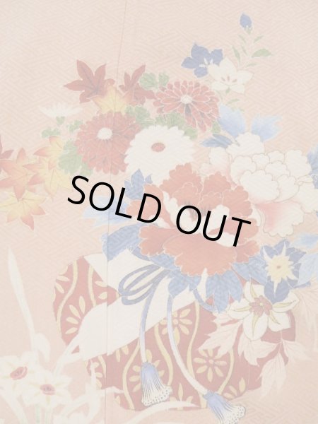 画像6: L0511E  L0511E 訪問着 女性用着物 巾着柄 シルク(正絹) 淡い 灰色がかった 珊瑚色, ぼたん 【中古】 【USED】 【リサイクル】 ★☆☆☆☆ (6)