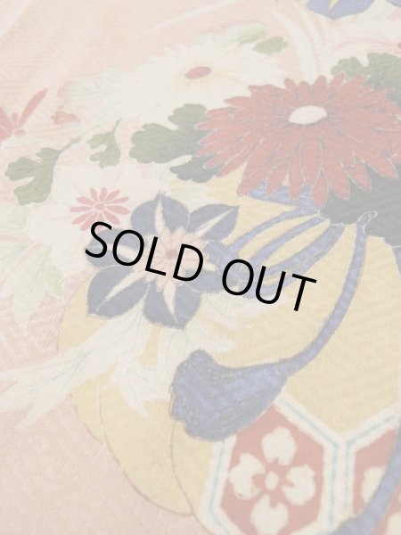 画像10: L0511E  L0511E 訪問着 女性用着物 巾着柄 シルク(正絹) 淡い 灰色がかった 珊瑚色, ぼたん 【中古】 【USED】 【リサイクル】 ★☆☆☆☆ (10)