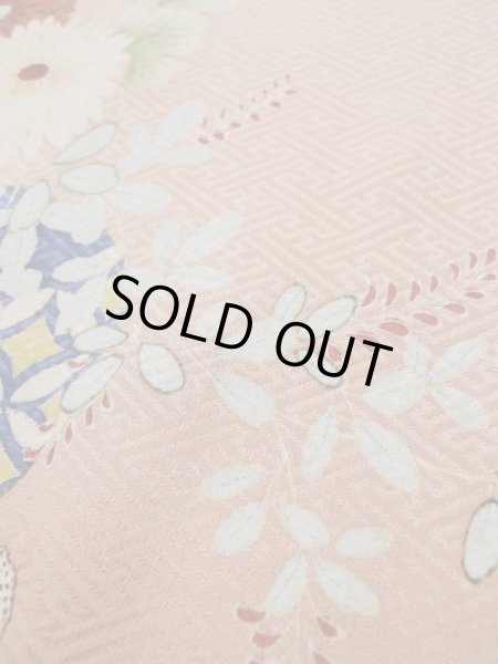 画像12: L0511E  L0511E 訪問着 女性用着物 巾着柄 シルク(正絹) 淡い 灰色がかった 珊瑚色, ぼたん 【中古】 【USED】 【リサイクル】 ★☆☆☆☆ (12)