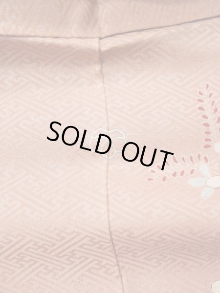 画像16: L0511E  L0511E 訪問着 女性用着物 巾着柄 シルク(正絹) 淡い 灰色がかった 珊瑚色, ぼたん 【中古】 【USED】 【リサイクル】 ★☆☆☆☆ (16)