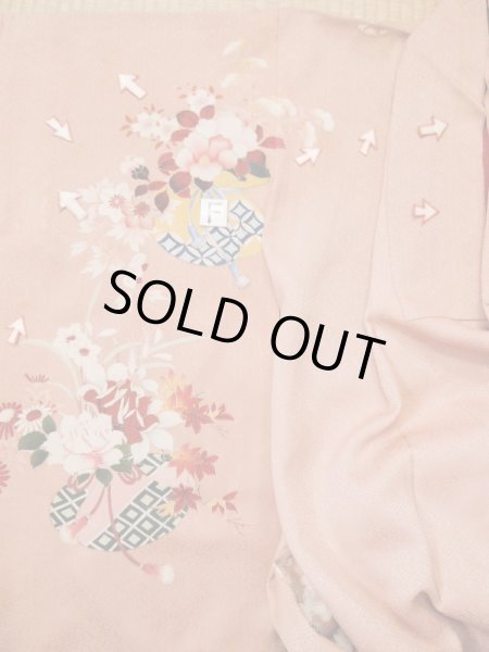 画像23: L0511E  L0511E 訪問着 女性用着物 巾着柄 シルク(正絹) 淡い 灰色がかった 珊瑚色, ぼたん 【中古】 【USED】 【リサイクル】 ★☆☆☆☆ (23)