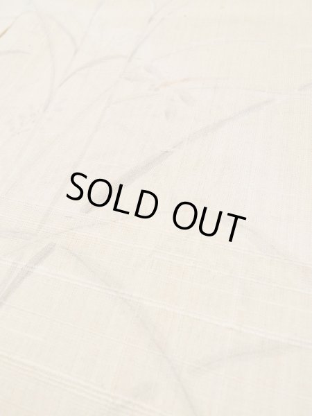 画像12: L0511G  L0511G 訪問着 女性用着物 トンボ柄、ほつれ、裂けあり、ウールと麻のような手触りです。 不明   ベージュ, 草 【中古】 【USED】 【リサイクル】 ★☆☆☆☆ (12)