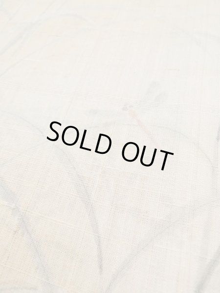 画像13: L0511G  L0511G 訪問着 女性用着物 トンボ柄、ほつれ、裂けあり、ウールと麻のような手触りです。 不明   ベージュ, 草 【中古】 【USED】 【リサイクル】 ★☆☆☆☆ (13)