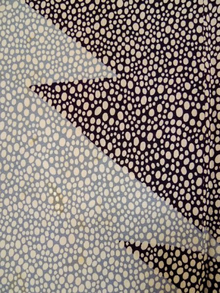 画像6: L0511T  L0511T 訪問着 女性用着物  シルク(正絹) 淡い 灰色がかった 水色, 小さな点々 【中古】 【USED】 【リサイクル】 ★★☆☆☆ (6)