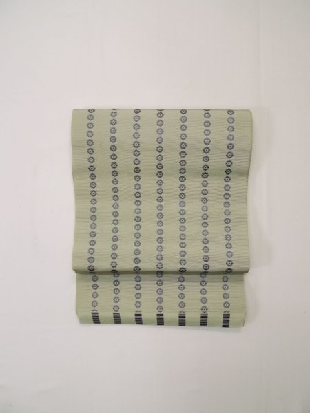 画像2: L0518D 八寸(袋名古屋)帯 女性用着物 シルク(正絹) 灰色がかった 緑み アイボリー 花 【中古】 【USED】 【リサイクル】 ★★☆☆☆ (2)