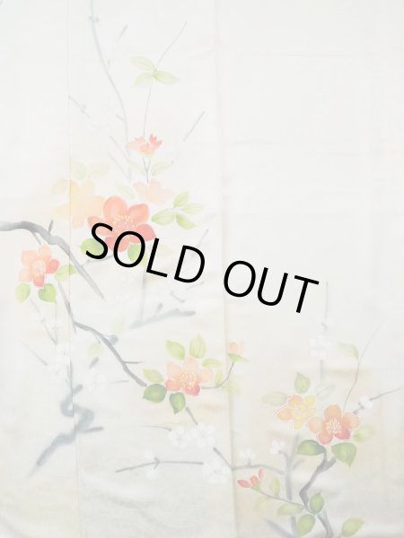 画像4: L0519I  訪問着 女性用着物  シルク（正絹） シャイニー  オフ　ホワイト, 梅 【中古】 【USED】 【リサイクル】 ★★☆☆☆ (4)