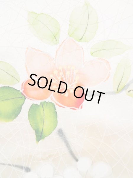 画像7: L0519I  訪問着 女性用着物  シルク（正絹） シャイニー  オフ　ホワイト, 梅 【中古】 【USED】 【リサイクル】 ★★☆☆☆ (7)