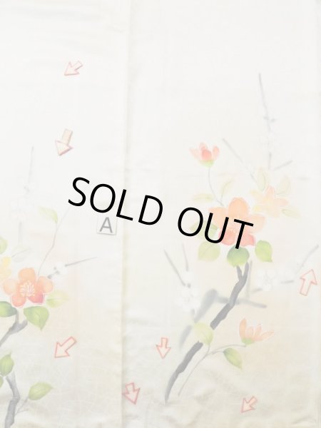 画像16: L0519I  訪問着 女性用着物  シルク（正絹） シャイニー  オフ　ホワイト, 梅 【中古】 【USED】 【リサイクル】 ★★☆☆☆ (16)