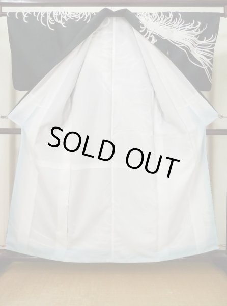 画像2: L0519O  訪問着 女性用着物 全体的に汚れ、染み 化繊   黒, 菊 【中古】 【USED】 【リサイクル】 ★☆☆☆☆ (2)