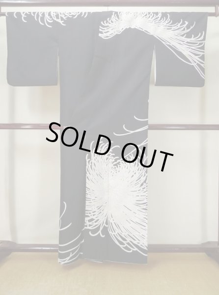 画像3: L0519O  訪問着 女性用着物 全体的に汚れ、染み 化繊   黒, 菊 【中古】 【USED】 【リサイクル】 ★☆☆☆☆ (3)