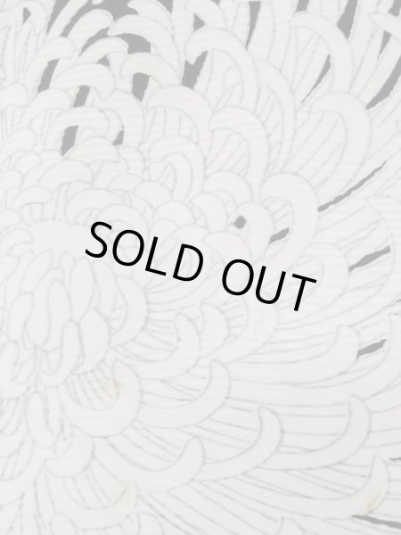 画像8: L0519O  訪問着 女性用着物 全体的に汚れ、染み 化繊   黒, 菊 【中古】 【USED】 【リサイクル】 ★☆☆☆☆ (8)