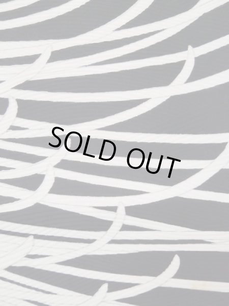 画像10: L0519O  訪問着 女性用着物 全体的に汚れ、染み 化繊   黒, 菊 【中古】 【USED】 【リサイクル】 ★☆☆☆☆ (10)