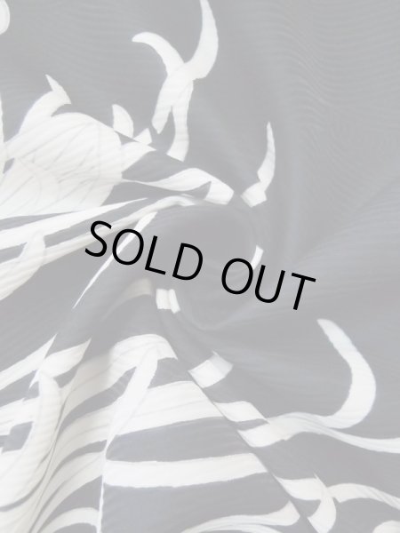 画像14: L0519O  訪問着 女性用着物 全体的に汚れ、染み 化繊   黒, 菊 【中古】 【USED】 【リサイクル】 ★☆☆☆☆ (14)