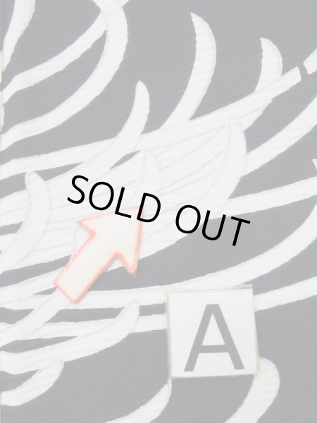 画像17: L0519O  訪問着 女性用着物 全体的に汚れ、染み 化繊   黒, 菊 【中古】 【USED】 【リサイクル】 ★☆☆☆☆ (17)