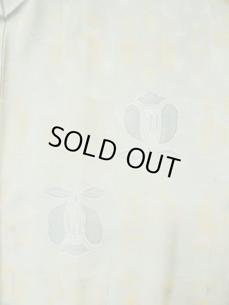 画像3: L0526A  羽織 女性用着物  シルク(正絹) ペール グレイッシュ オリーブ, ぼかし 【中古】 【USED】 【リサイクル】 ★★★☆☆ (3)