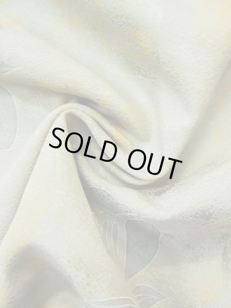 画像10: L0526A  羽織 女性用着物  シルク(正絹) ペール グレイッシュ オリーブ, ぼかし 【中古】 【USED】 【リサイクル】 ★★★☆☆ (10)