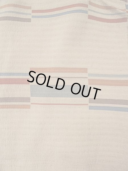 画像3: L0526N Mint  羽織 女性用着物 裏地：かわいいだるまと唐子、レア シルク（正絹） グレイッシュ  ベージュ, 線 【中古】 【USED】 【リサイクル】 ★★★★★ (3)