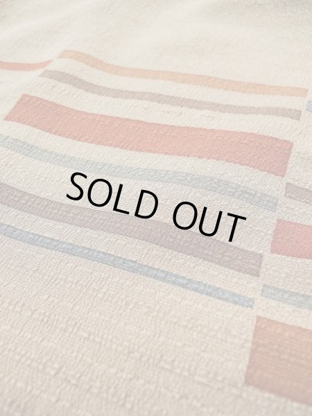 画像9: L0526N Mint  羽織 女性用着物 裏地：かわいいだるまと唐子、レア シルク（正絹） グレイッシュ  ベージュ, 線 【中古】 【USED】 【リサイクル】 ★★★★★ (9)