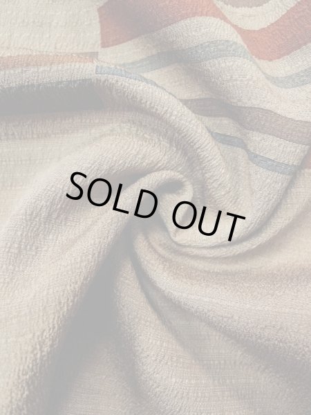 画像10: L0526N Mint  羽織 女性用着物 裏地：かわいいだるまと唐子、レア シルク（正絹） グレイッシュ  ベージュ, 線 【中古】 【USED】 【リサイクル】 ★★★★★ (10)