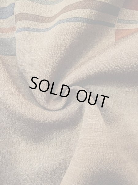 画像11: L0526N Mint  羽織 女性用着物 裏地：かわいいだるまと唐子、レア シルク（正絹） グレイッシュ  ベージュ, 線 【中古】 【USED】 【リサイクル】 ★★★★★ (11)