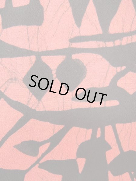 画像5: L0616D Mint  羽織 女性用着物  シルク（正絹）  淡い 朱赤, 抽象的模様 【中古】 【USED】 【リサイクル】 ★★★★☆ (5)