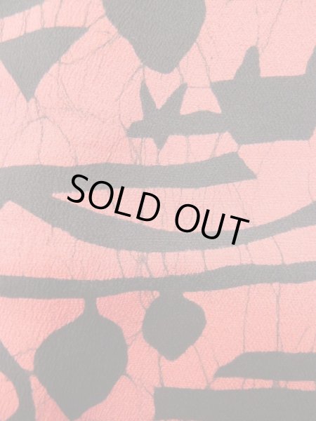 画像7: L0616D Mint  羽織 女性用着物  シルク（正絹）  淡い 朱赤, 抽象的模様 【中古】 【USED】 【リサイクル】 ★★★★☆ (7)