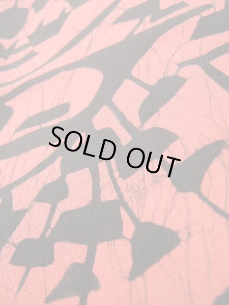 画像9: L0616D Mint  羽織 女性用着物  シルク（正絹）  淡い 朱赤, 抽象的模様 【中古】 【USED】 【リサイクル】 ★★★★☆ (9)