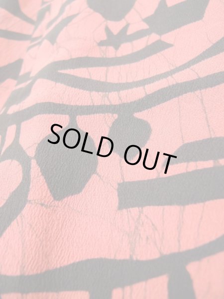 画像10: L0616D Mint  羽織 女性用着物  シルク（正絹）  淡い 朱赤, 抽象的模様 【中古】 【USED】 【リサイクル】 ★★★★☆ (10)