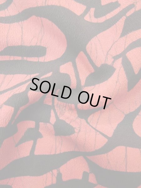 画像12: L0616D Mint  羽織 女性用着物  シルク（正絹）  淡い 朱赤, 抽象的模様 【中古】 【USED】 【リサイクル】 ★★★★☆ (12)