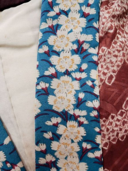 画像4: L0616N  襦袢 女性用着物 半襦袢、半襟つき(撫子) シルク(正絹)   茶色, ぼたん 【中古】 【USED】 【リサイクル】 ★☆☆☆☆ (4)